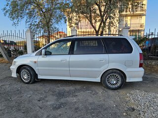 2000 Mitsubishi Chariot Grandis III, белый, 390000 рублей, вид 4