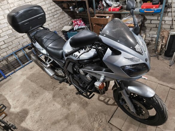 2002 Yamaha FZS600 Fazer, серебристый, 320000 рублей - вид 4