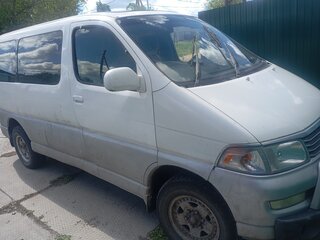 1999 Toyota Regius I Рестайлинг, белый, 390000 рублей, вид 2