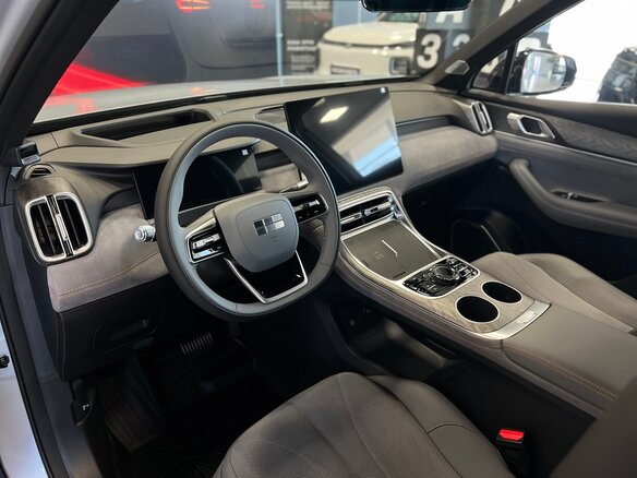 2026 Geely Galaxy M7, серебристый - вид 17