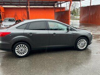 2017 Ford Focus III Рестайлинг, серый, 1390000 рублей, вид 2