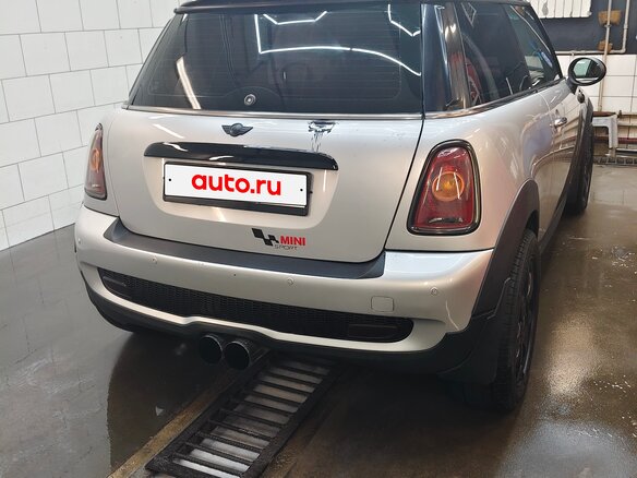 2007 Mini Hatch Cooper II (R56), серебристый, 520000 рублей - вид 2