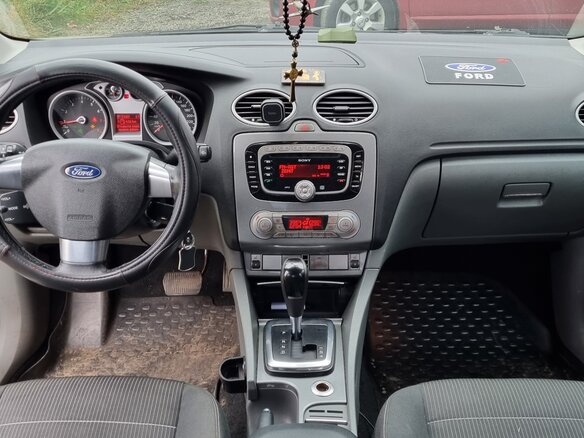 2010 Ford Focus II Рестайлинг, серебристый, 700000 рублей - вид 6