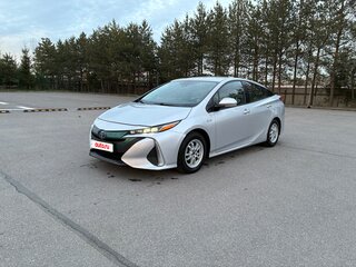 2018 Toyota Prius PHV ZVW52 Prime IV (XW50), серебристый, 2100000 рублей, вид 2