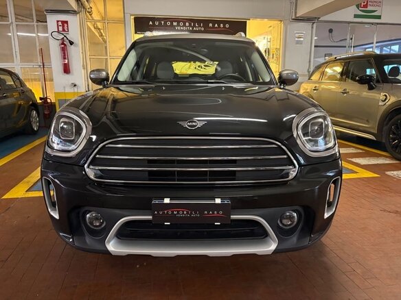 2023 Mini Countryman Cooper D II Рестайлинг, чёрный - вид 1
