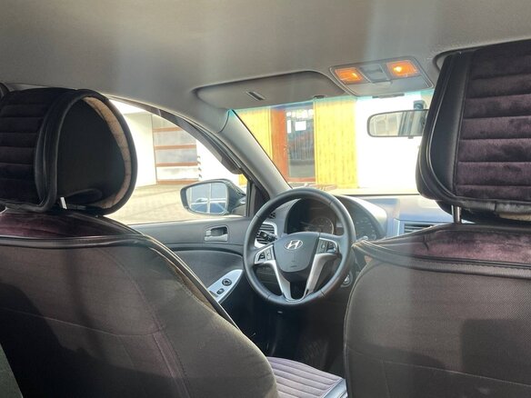 2013 Hyundai Solaris I, чёрный, 950000 рублей - вид 6