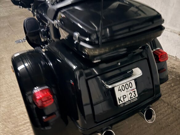 2021 Harley-Davidson Tri Glide, чёрный, 4300000 рублей - вид 3