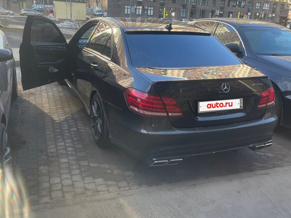 2013 Mercedes-Benz E-Класс 200 IV (W212, S212, C207) Рестайлинг, чёрный, 2000000 рублей - вид 1