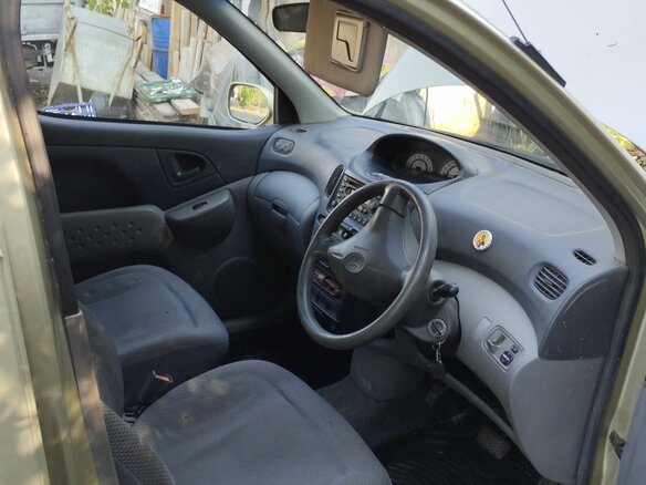 2000 Toyota FunCargo, золотистый, 210000 рублей - вид 6