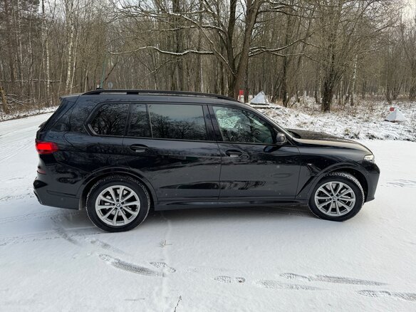 2021 BMW X7 30d I (G07), чёрный, 9250000 рублей - вид 2