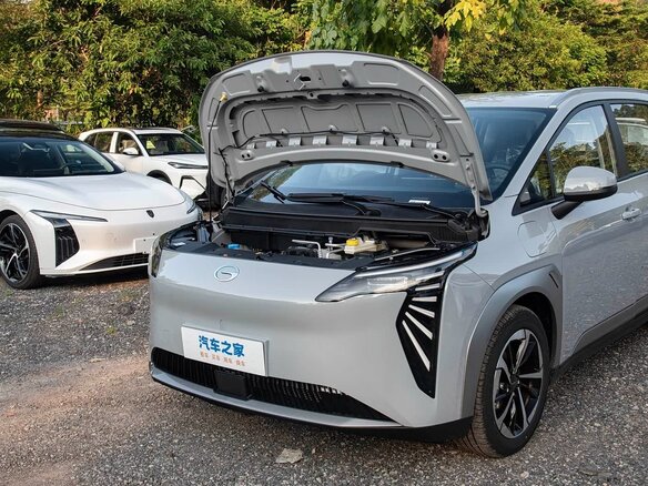 2025 Aion Y Plus 68.2 kWh, серый, 1710000 рублей - вид 7