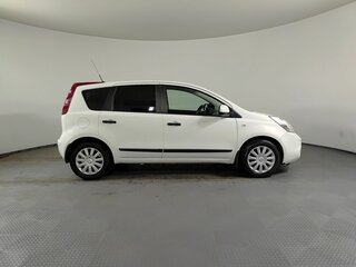2012 Nissan Note I Рестайлинг, белый, 650000 рублей, вид 4