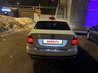 2017 Volkswagen Polo V Рестайлинг, белый, 750000 рублей, вид 4
