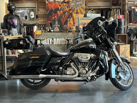 2012 Harley-Davidson CVO Street Glide, чёрный, 1770000 рублей, вид 2