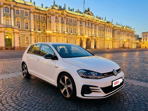 2019 Volkswagen Golf GTI VII Рестайлинг, белый, 2100000 рублей - вид 2