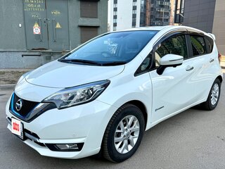 2017 Nissan Note e-Power II Рестайлинг, белый, 1300000 рублей, вид 2