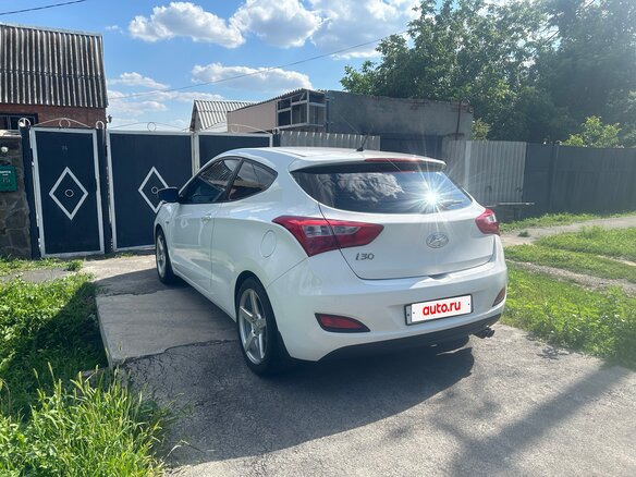 2013 Hyundai i30 II, белый, 850000 рублей - вид 3