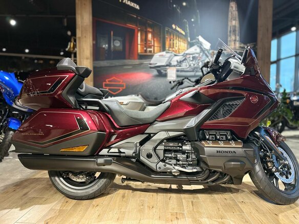 2025 Honda GL 1800 Gold Wing, пурпурный, 4600000 рублей