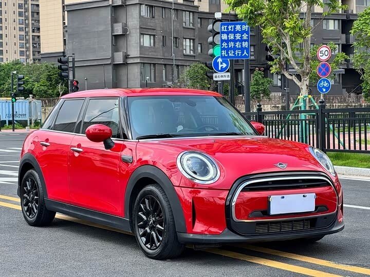Открыть фотографии: Mini Hatch III (F55/F56) Рестайлинг 2