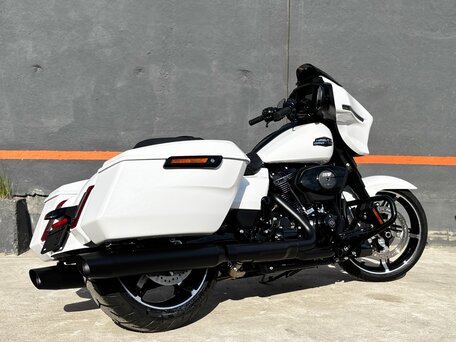 2024 Harley-Davidson Street Glide, белый, 3750000 рублей, вид 4