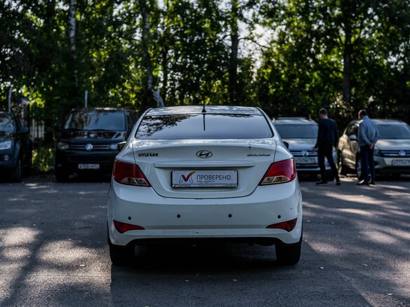 2015 Hyundai Solaris I Рестайлинг, белый - вид 3