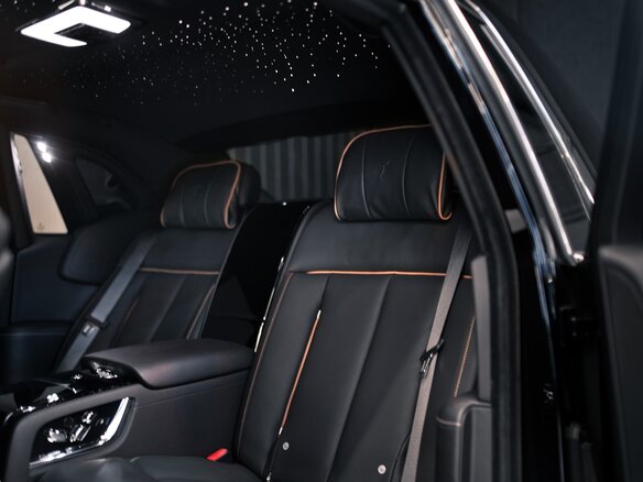 2020 Rolls-Royce Phantom VIII (Series I), чёрный, 49000000 рублей - вид 11