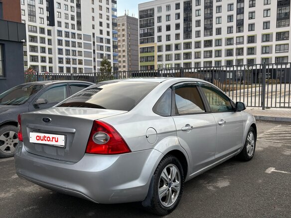 2011 Ford Focus II Рестайлинг, серебристый - вид 3