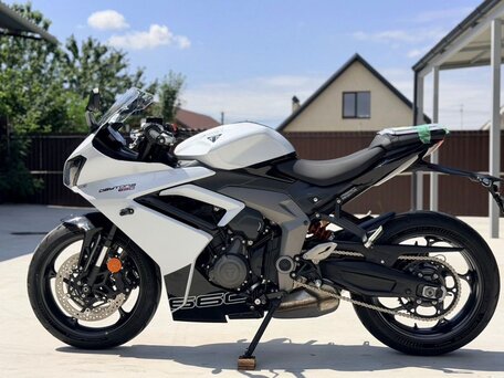 2025 Triumph Daytona 660, белый, 980000 рублей, вид 4