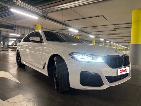 2020 BMW 5 серии 530i xDrive VII (G30/G31/G38) Рестайлинг, белый, 5300000 рублей, вид 2