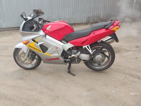 1999 Honda VFR 800, красный, 460000 рублей, вид 3