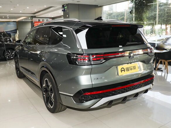 2026 Volkswagen Talagon I Рестайлинг, серебристый, 6260000 рублей - вид 4