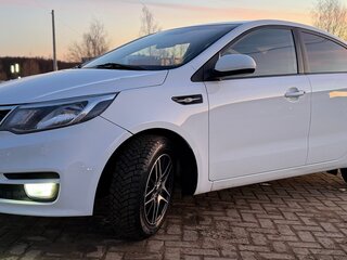 2017 Kia Rio III Рестайлинг, белый, 975000 рублей, вид 1