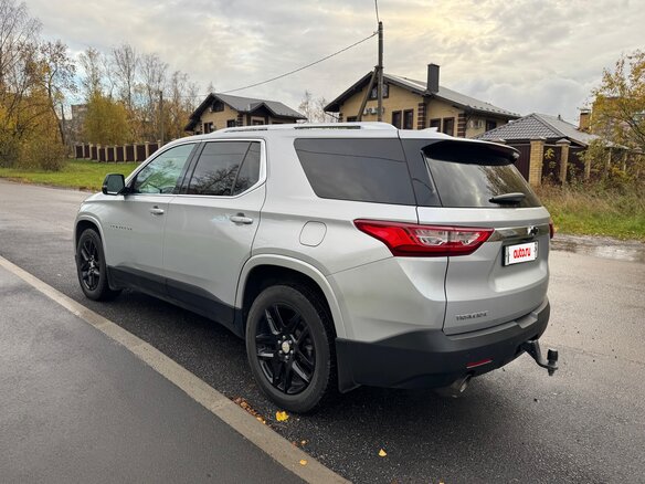 2019 Chevrolet Traverse II, серебристый, 2600000 рублей - вид 7