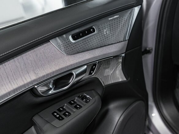 2026 Volvo XC90 B5 II Рестайлинг 2, серебристый, 11980000 рублей - вид 10