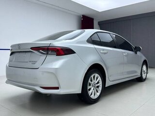 2023 Toyota Corolla Sporty XII (E210) Рестайлинг, серебристый, 1700600 рублей, вид 2