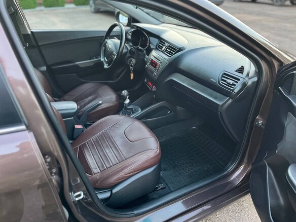 2015 Kia Rio III Рестайлинг, коричневый, 630000 рублей - вид 10