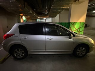 2010 Nissan Tiida I Рестайлинг, серебристый, 700000 рублей, вид 2