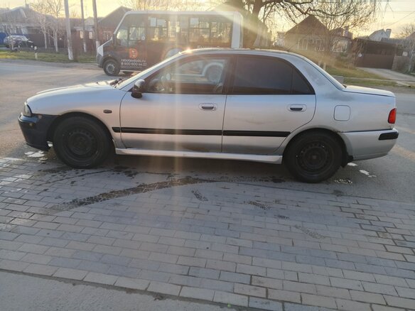 2001 Mitsubishi Carisma I Рестайлинг, серебристый, 250000 рублей - вид 10