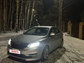 2016 Kia Rio III Рестайлинг, серебристый, 1350000 рублей, вид 1