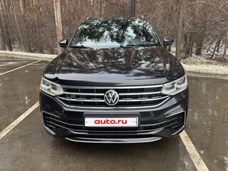 2021 Volkswagen Tiguan II Рестайлинг, чёрный, 4155000 рублей, вид 2