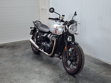 2017 Triumph Street Twin, серый, 599000 рублей, вид 2