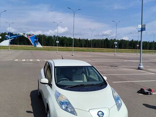 2012 Nissan Leaf I (ZE0/AZE0), белый, 500000 рублей, вид 1