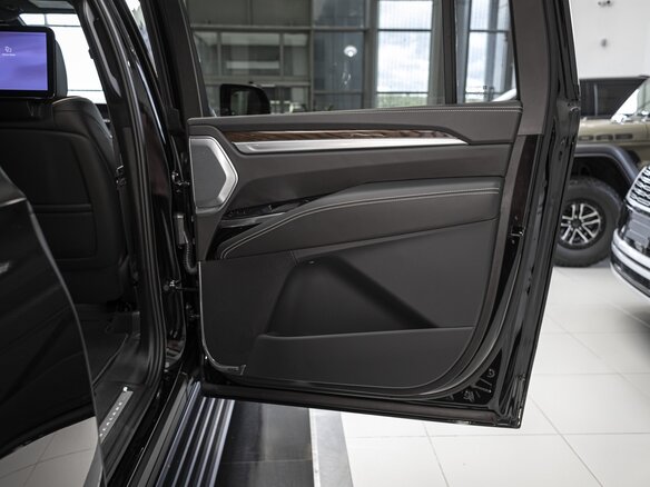 2025 Cadillac Escalade ESV V Рестайлинг, чёрный - вид 21