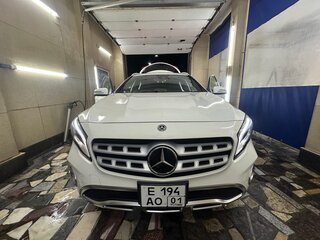 2017 Mercedes-Benz GLA 180 I (X156) Рестайлинг, белый, 1880000 рублей, вид 3