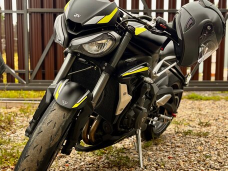 2020 Triumph Street Triple, чёрный, 900000 рублей, вид 1