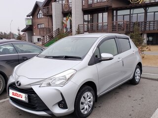 2017 Toyota Vitz III (XP130) Рестайлинг 2, серый, 1000000 рублей, вид 1