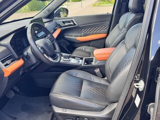 2023 Mitsubishi Outlander IV, чёрный, 3600000 рублей, вид 5