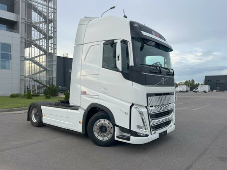 2024 Volvo FH, белый, 16490000 рублей, вид 2