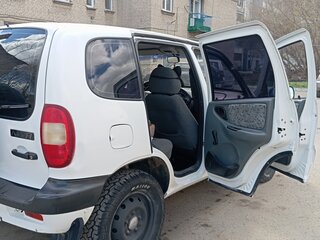 2003 Chevrolet Niva I, белый, 300000 рублей, вид 3