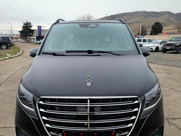 2026 Mercedes-Benz V-Класс 300 d экстра длинный III (W447) Рестайлинг 2, чёрный - вид 2